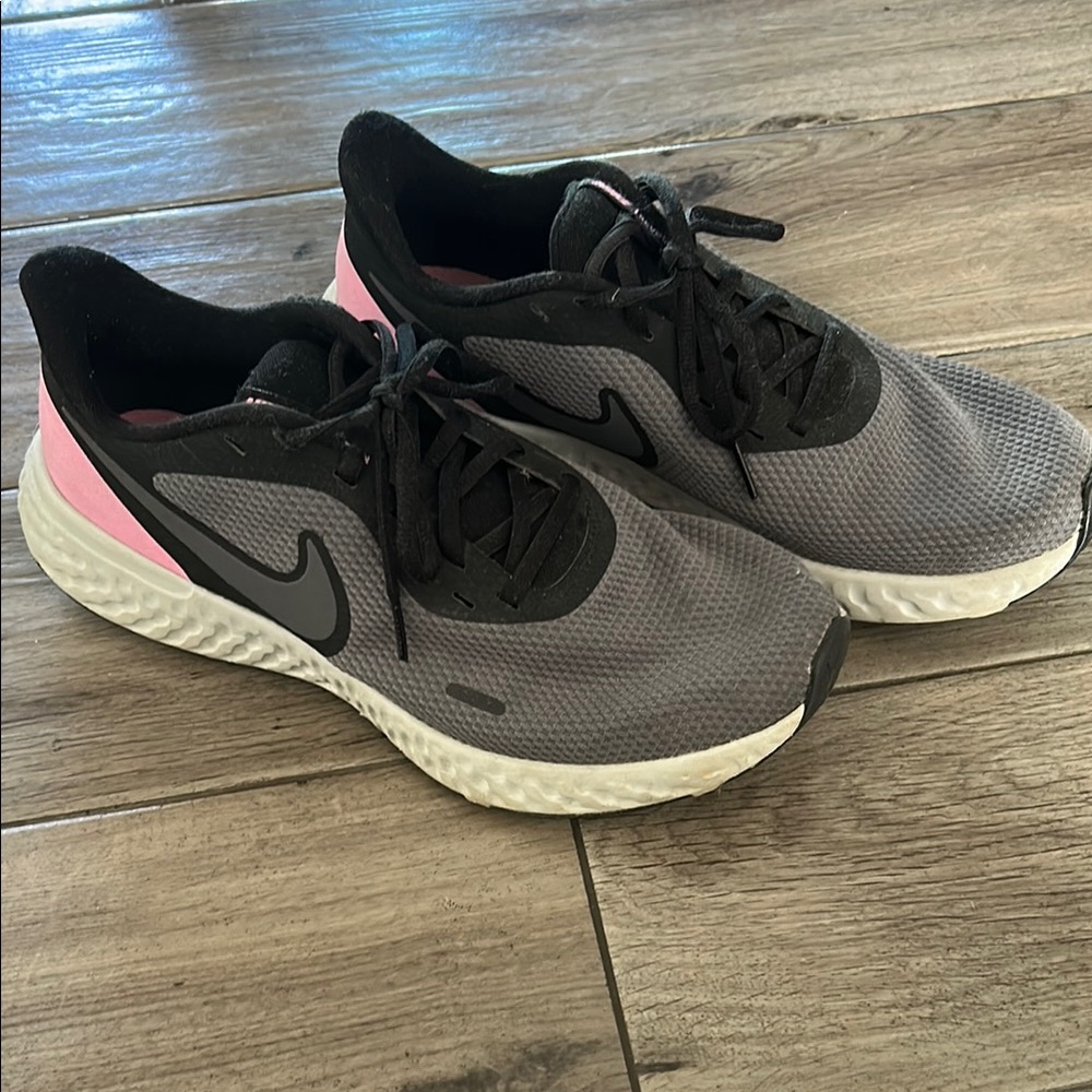 Nike Women's Gray and Pink Running Shoes